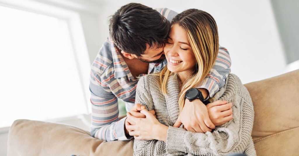 A boldog párok képesek beépíteni egymás céljait a közös terveikbe és segíteni azok megvalósulását. Akkor is, ha ez rövid távon akár áldozatokkal, lemondással jár.