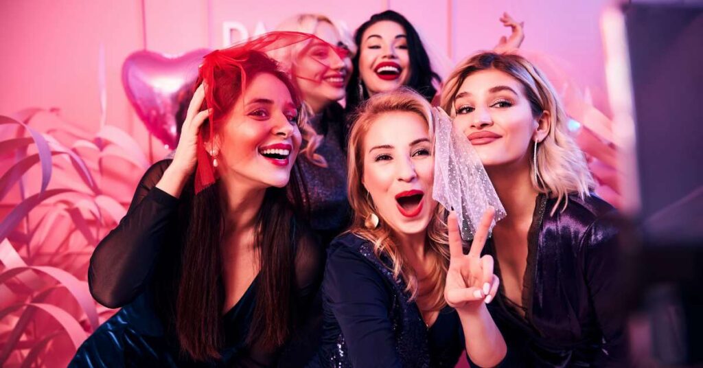 A lánybúcsú és legénybúcsú hagyománya